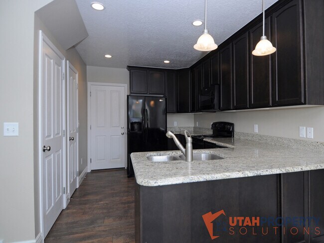 Building Photo - 3755 N Prairie Grass Dr