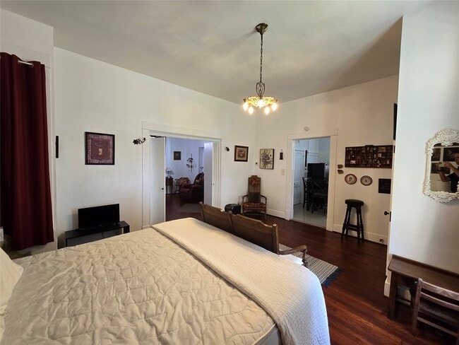 Building Photo - 916 Avenue H