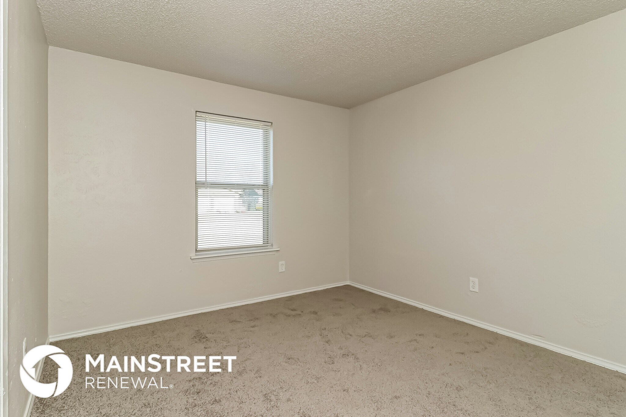 Building Photo - 3904 Royal Crest Dr