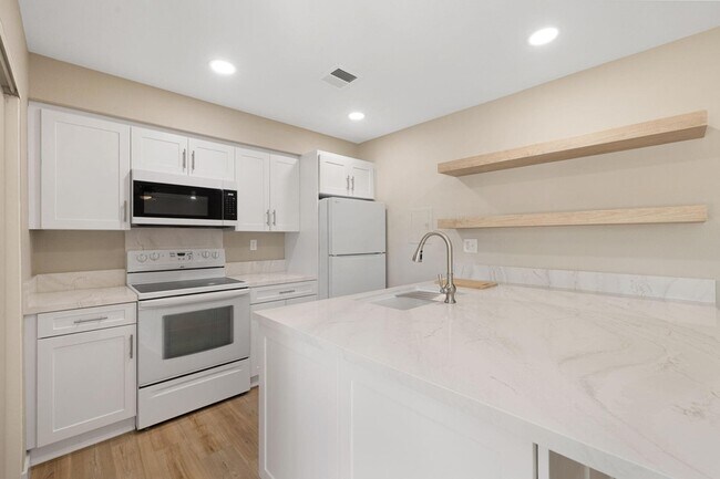 Building Photo - 46869 CA-74