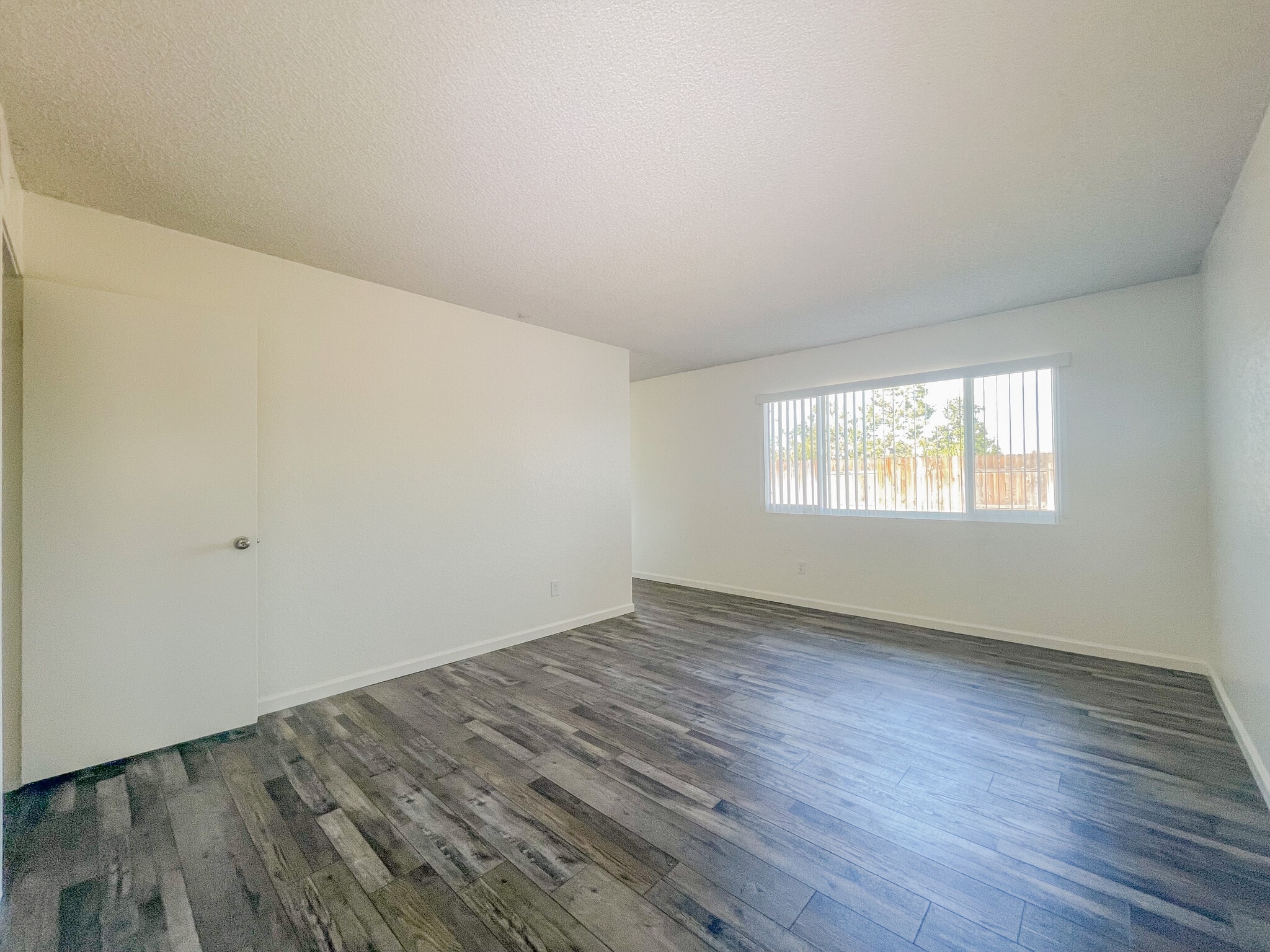 Master Bedroom (from hallway corner) - 25770 Mariposa St