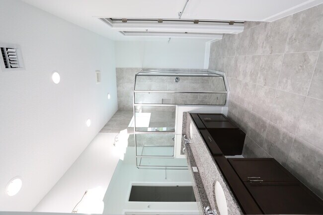 Building Photo - 15192 Wildwood Cir