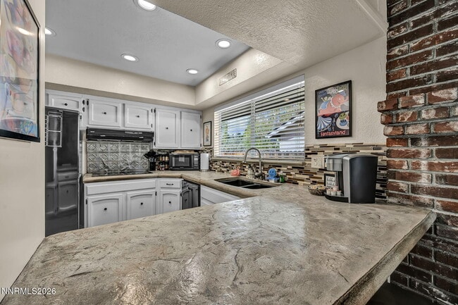 Building Photo - 1490 Foster Dr