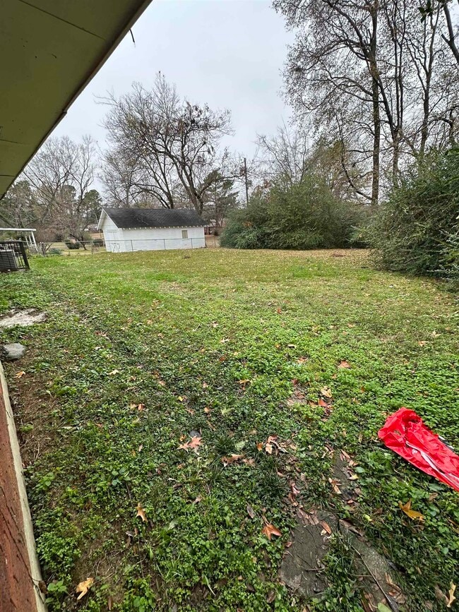 Building Photo - 580 Parkdale Dr