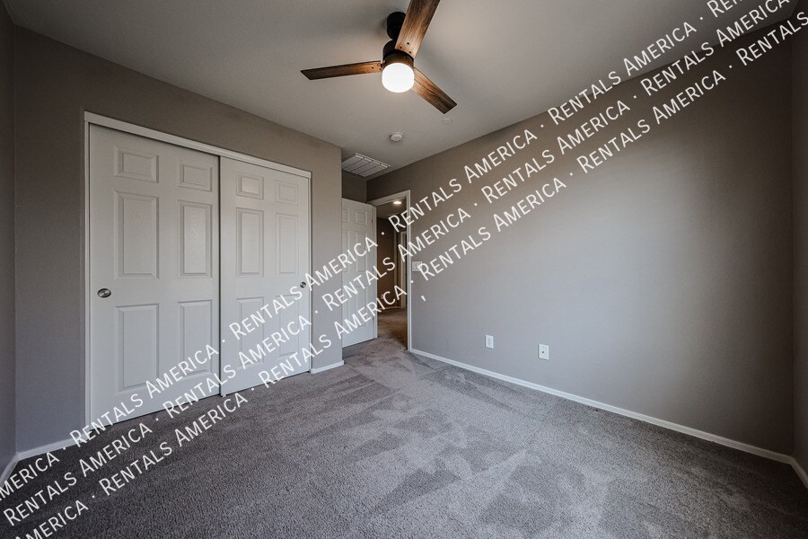 Building Photo - 257 N 56th Pl