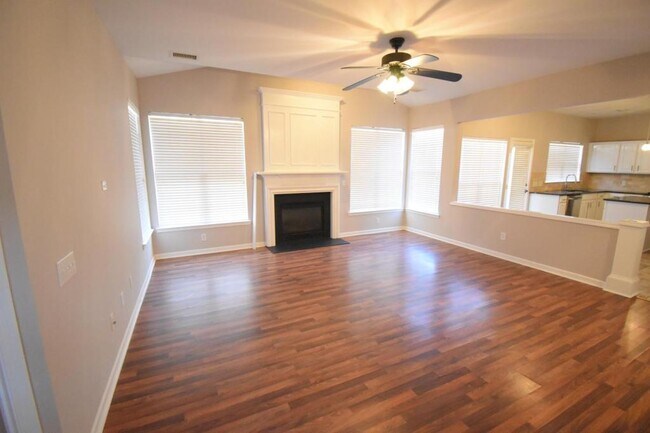 Building Photo - 6827 Braddock Ln