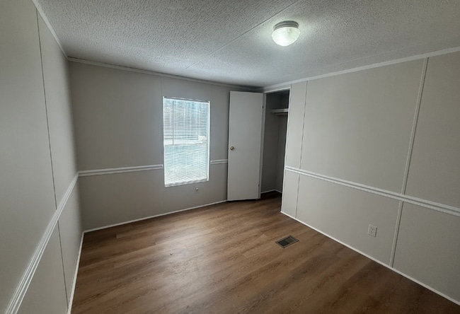 Building Photo - Charming Country Living – 3BR, 2BA Home wi...