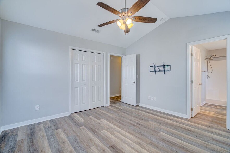 Building Photo - 305 Hixon Pl