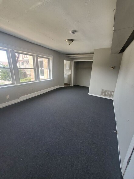Primary Photo - 2214-2220 W Hopkins St.