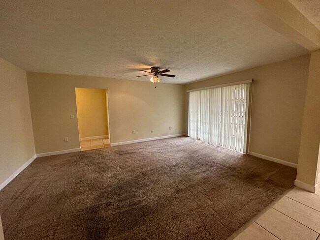 Building Photo - Spacious 3Bed/2Bath Condo in Colonial Point!