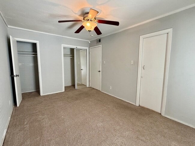 Building Photo - 1000 Heights Blvd