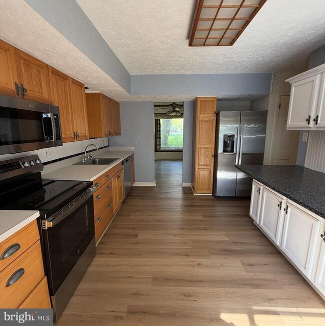Building Photo - 15723 Edgewood Dr