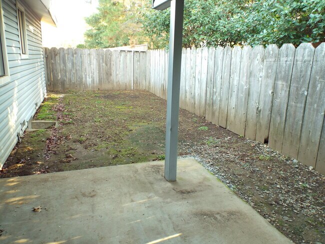 Building Photo - 965 Cyndi Cir