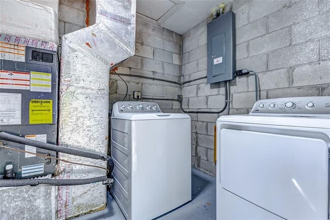 Building Photo - 1417 NE 38th St