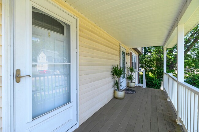 Building Photo - 364 Peck Ave