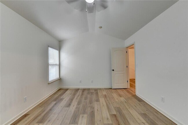 Building Photo - 5013 Groover Dr