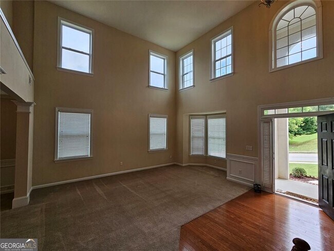 Building Photo - 3755 Long Lake Dr