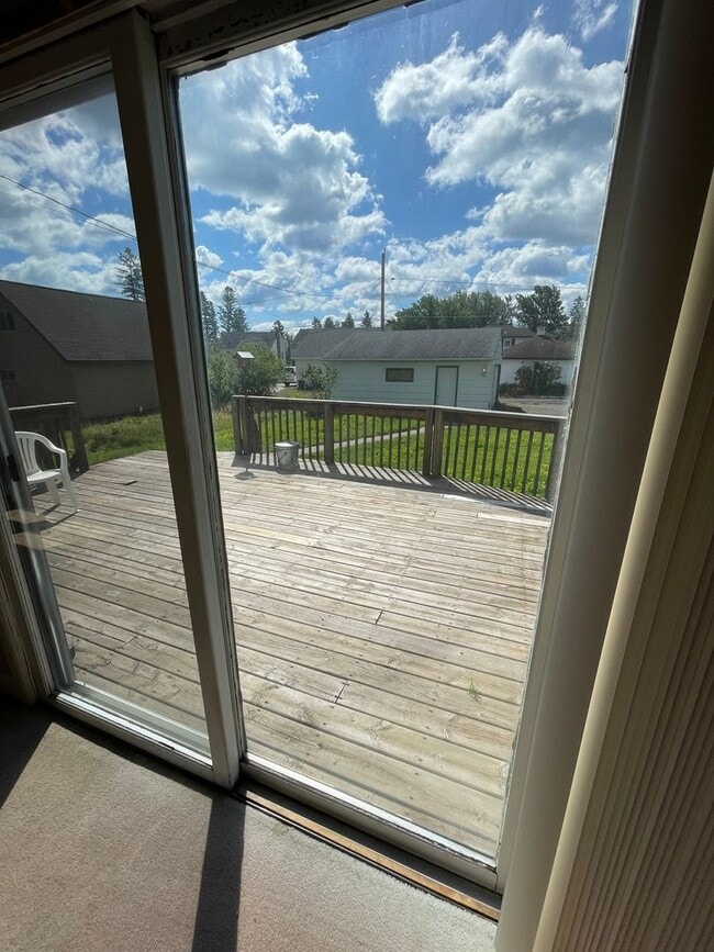 Building Photo - AVAILABLE AUGUST 18TH - Gorgeous 3 Bed 2 b...