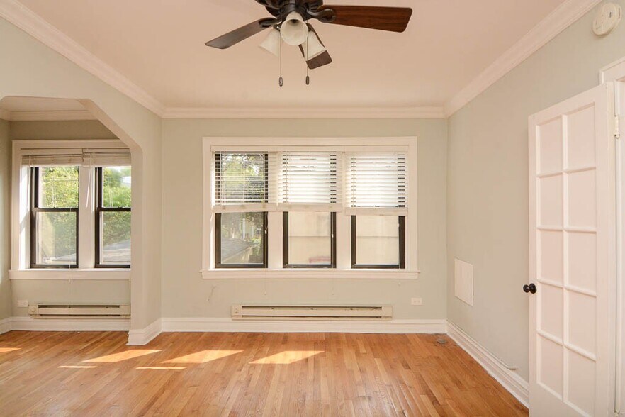 Building Photo - 4743 N Hermitage Ave