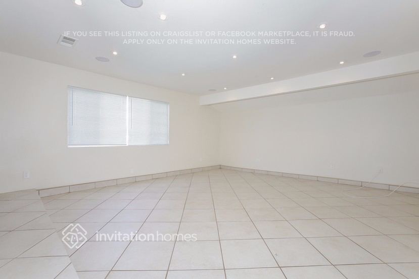 Building Photo - 17552 Cantara St