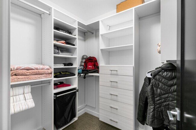 Building Photo - 1321 Seneca St