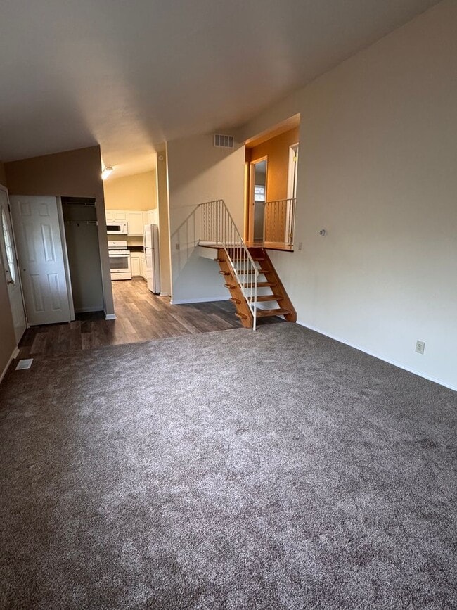 Building Photo - 3 Bedroom Home