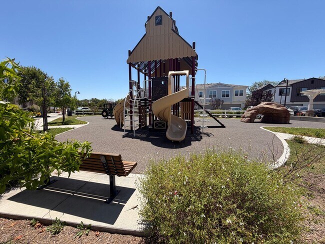 Building Photo - Charming 3bed 2.5 bath Simi Valley Home