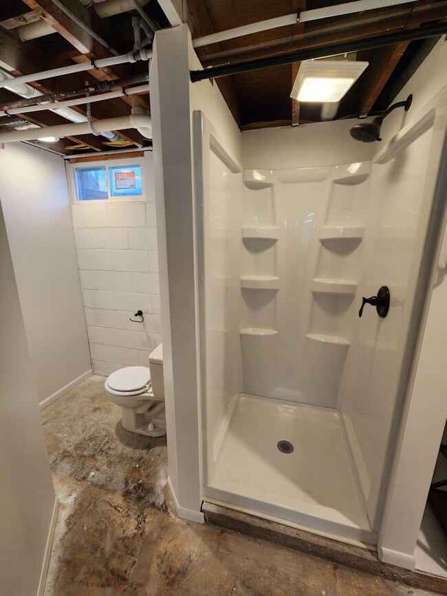 Building Photo - Remodeled 3-4 bedroom 2 bath house