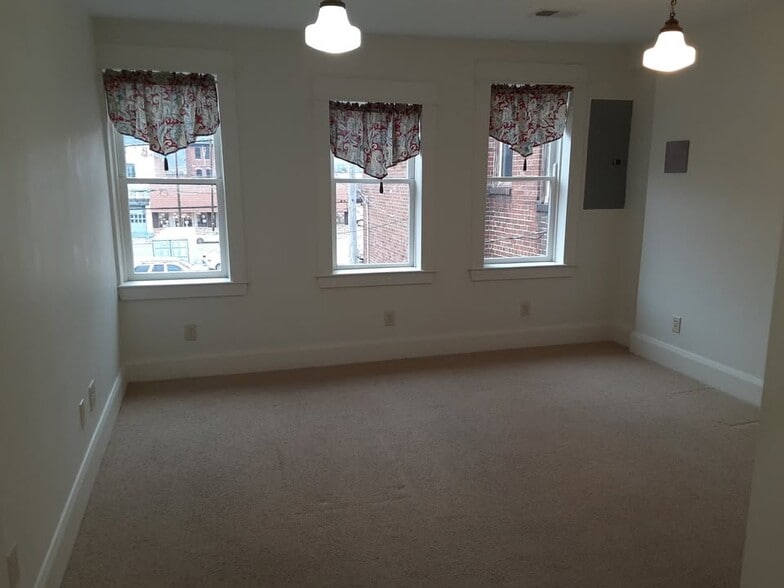 Building Photo - 2207 Market St