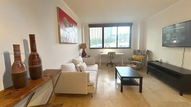 Building Photo - 540 Brickell Key Dr