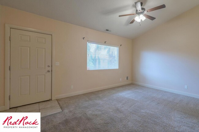 Building Photo - Pet Friendly 2 Bedroom 2 Bathroom Condo.