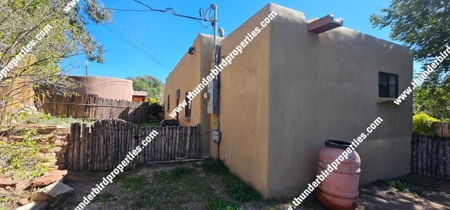 Building Photo - Charming Historic Tesuque Home – Fully Fur...