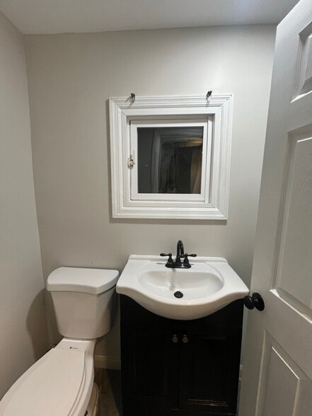 Building Photo - 485 Lakeside Ave