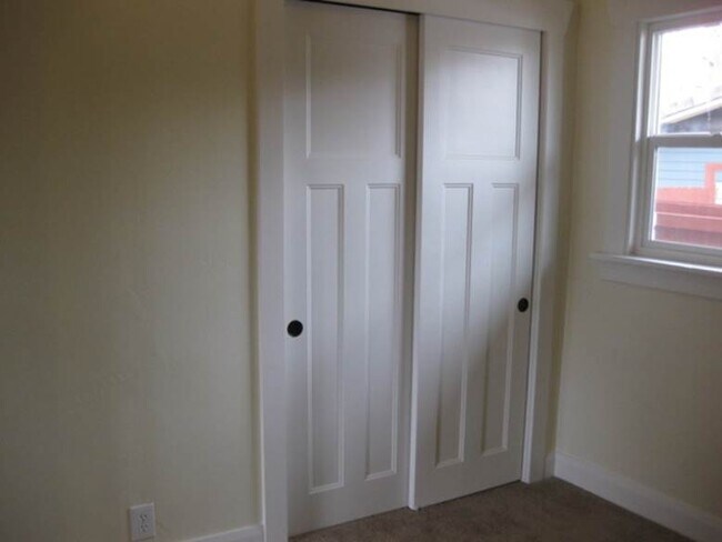 Building Photo - 554 E Commonwealth Ave