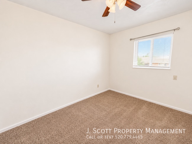 Building Photo - 924 W Mercer Ln