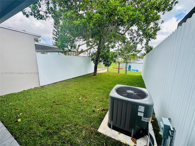 Building Photo - 7157 W 19th Ct