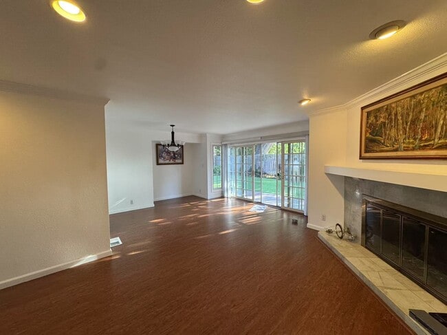 Building Photo - 1450 Meadow Ln