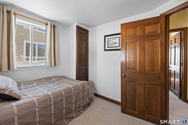 Building Photo - 33 Beach Rd W