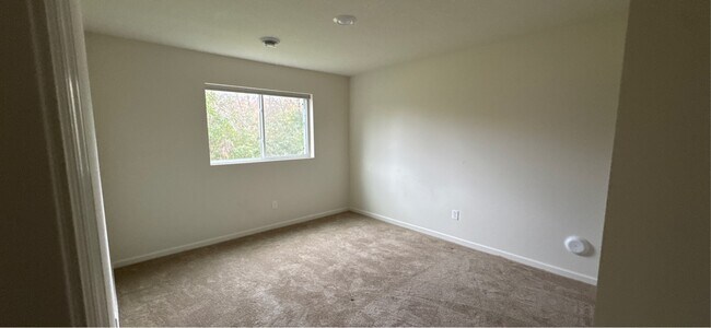 Building Photo - 1038 White Tail Ln