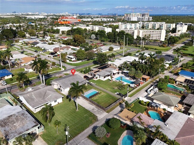 Building Photo - 218 SE 2nd St