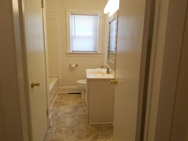 Hall bath. - 115 N Warren St