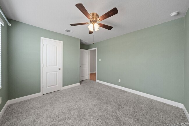 Building Photo - 1080 Amble Oak