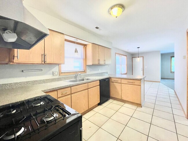 Building Photo - 2714 W 37th Pl