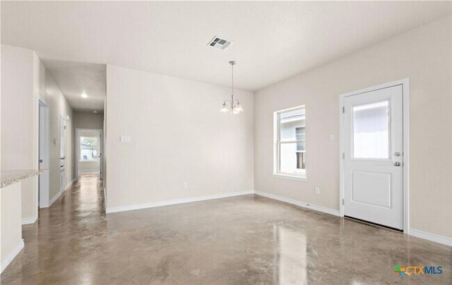 Building Photo - 412 W Avenue C
