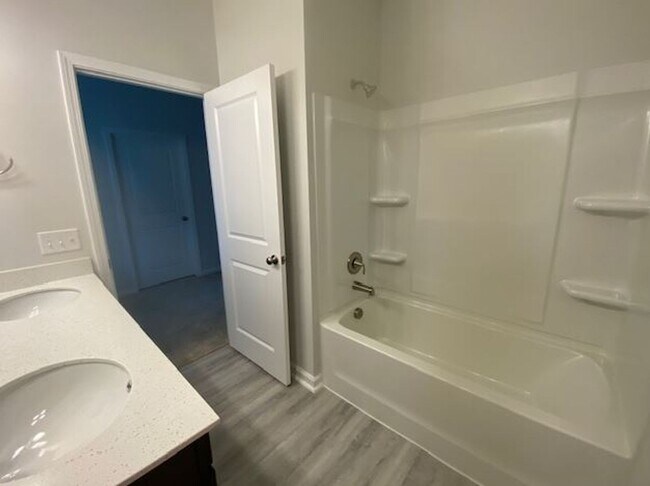 Building Photo - 139 Danbury Ct