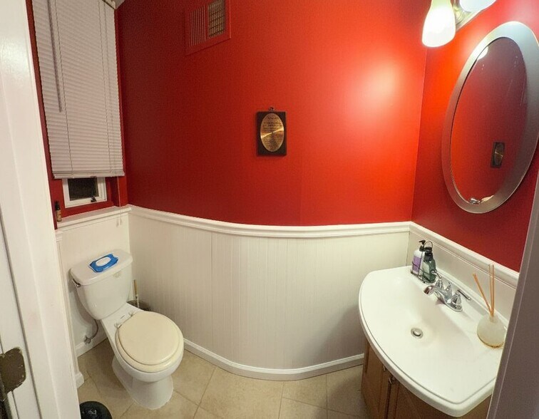 Building Photo - 1328 W Lombard St