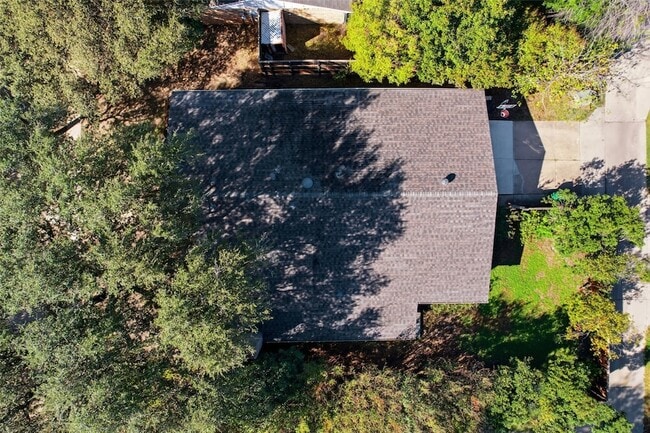 Building Photo - 1805 Haymeadow