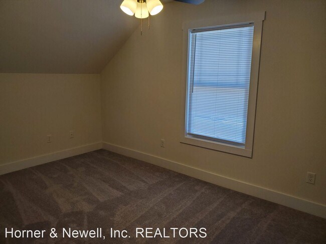 Building Photo - 3 br, 2.5 bath House - 604 4th Street