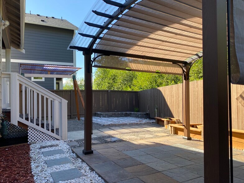 Building Photo - 2230 Hidden Creek Ct