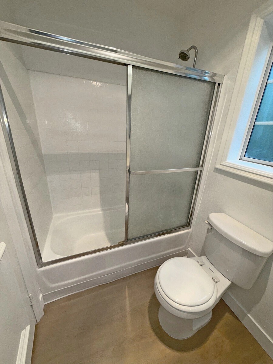 Building Photo - 922 Croft Ave